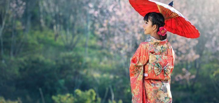 Ragazza giapponese in kimono