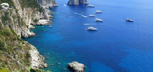 L'isola di Capri e i Faraglioni